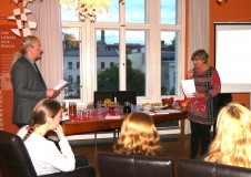 Katrin Rohnstock und Klaus-Peter Buss diskutieren über das Buch